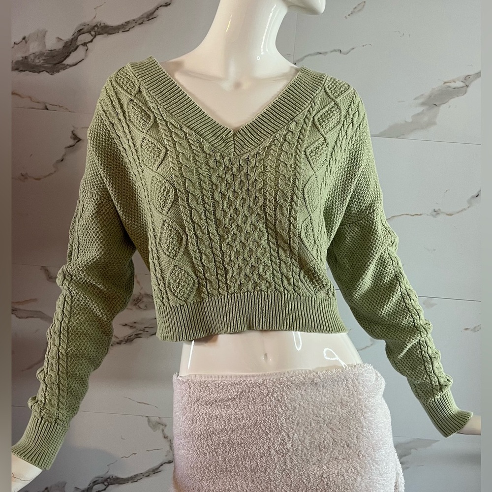 Aeropostale Sage Green V-Neck Knit Long Sleeve Cropped Cotton Sweater Size M